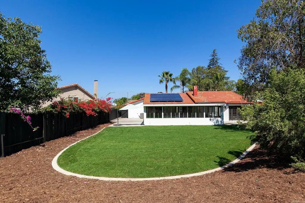 https://cdn.realtyfeed.com/cdn/127/306557337/979ee154df1ea9615857d87d48e7a946.webp