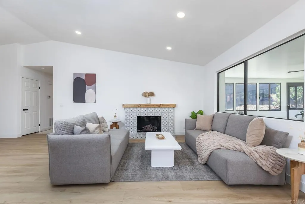 https://cdn.realtyfeed.com/cdn/127/306557337/c24367a5a9d14c7bf5fb763f2d2380bd.webp