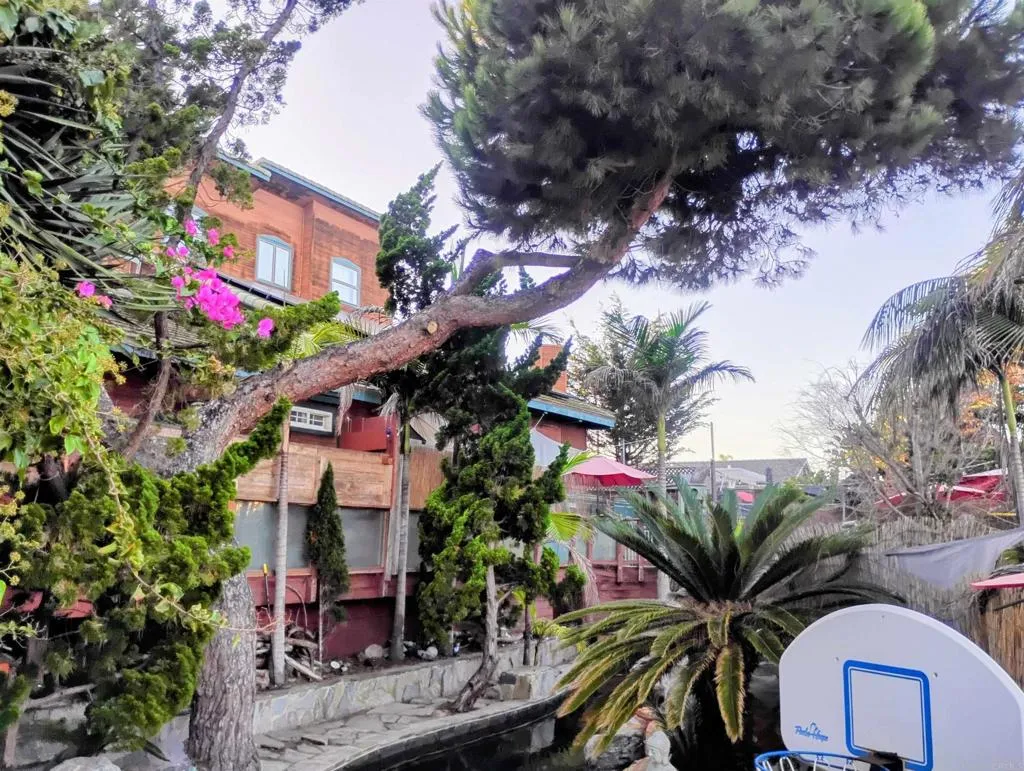 https://cdn.realtyfeed.com/cdn/127/306557339/9ab00d7abafc5d80bc05537cdced81f9.webp