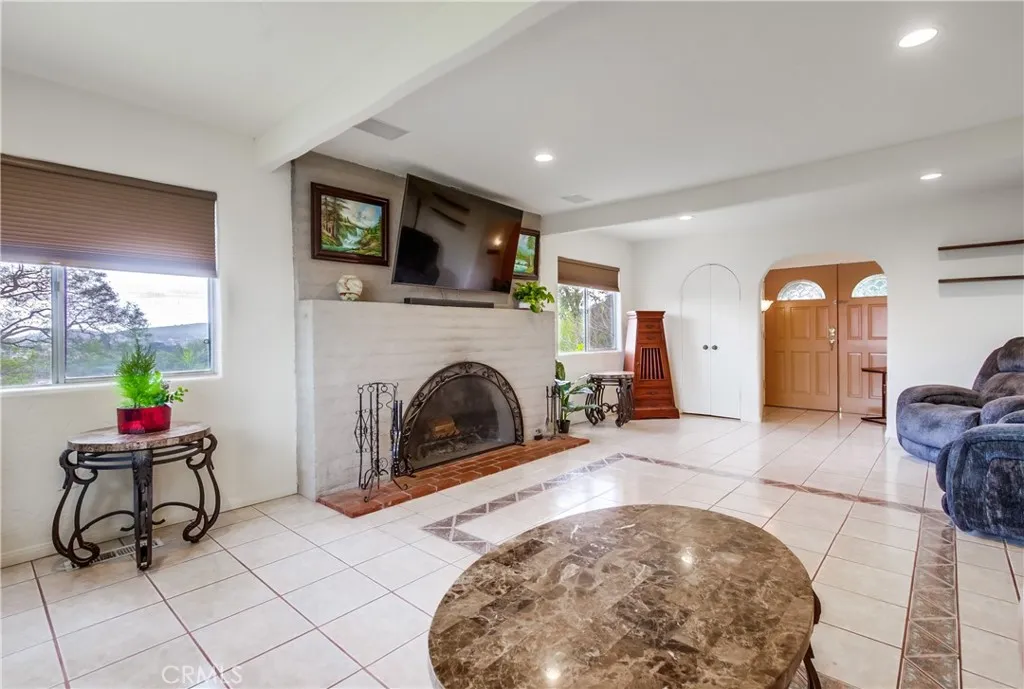 https://cdn.realtyfeed.com/cdn/127/306557362/02b40e80e2e901c01235383cf75ce039.webp