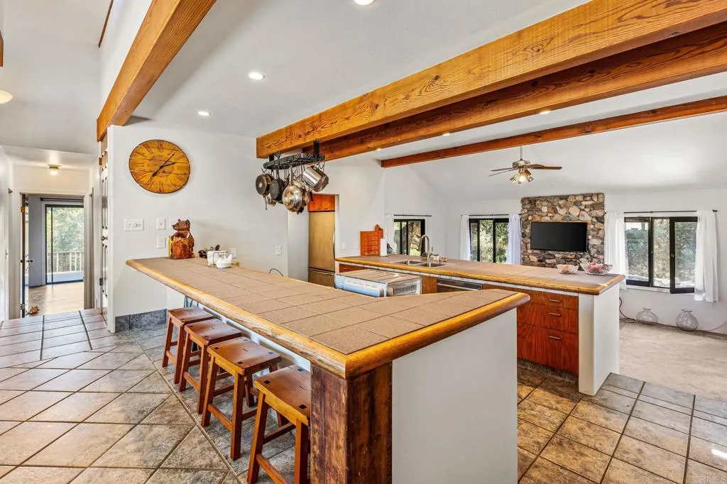 https://cdn.realtyfeed.com/cdn/127/306557364/1045392d3d696c4a9f617c9af2d1a3c4.webp
