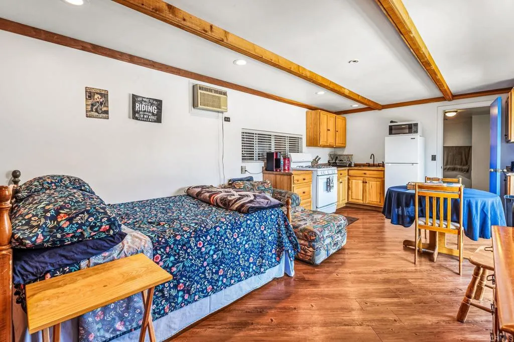 https://cdn.realtyfeed.com/cdn/127/306557364/1521c5f6d38f7c82eea2c3ee1f5557b2.webp