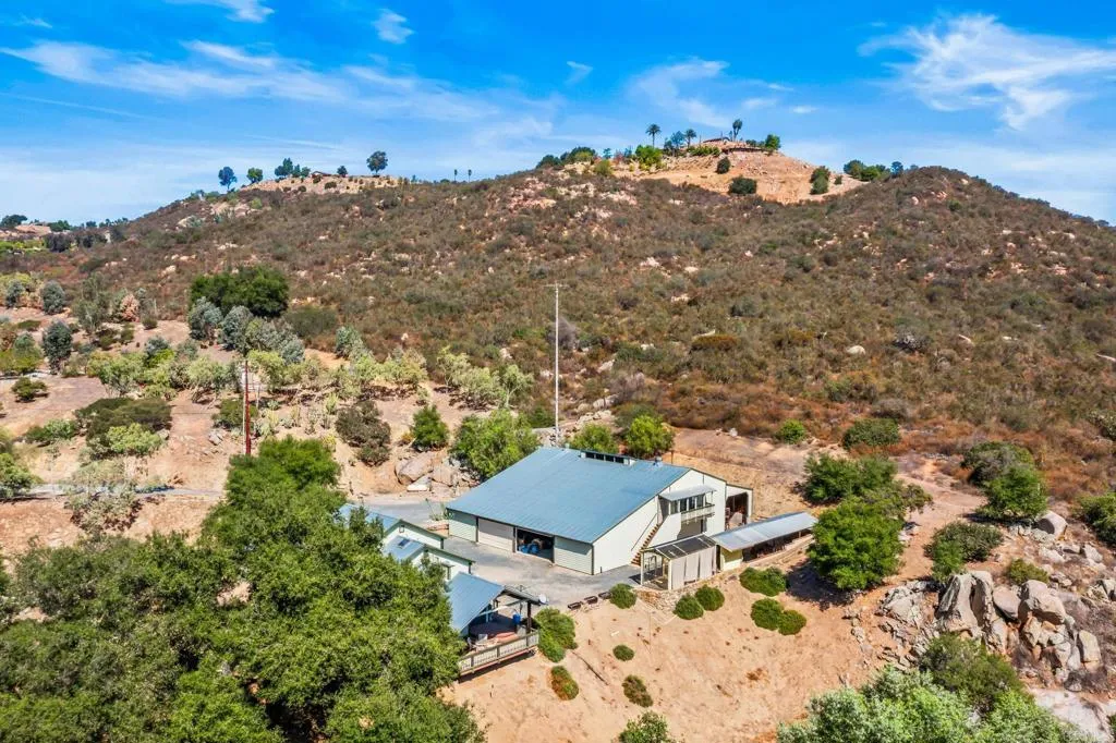 https://cdn.realtyfeed.com/cdn/127/306557364/3d1516b1271f702eed050b5e909aba03.webp