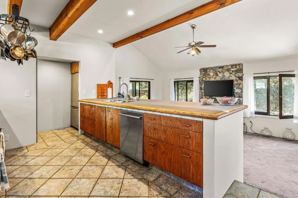 https://cdn.realtyfeed.com/cdn/127/306557364/795efa0a5da7eec735912b80cb20aee9.webp