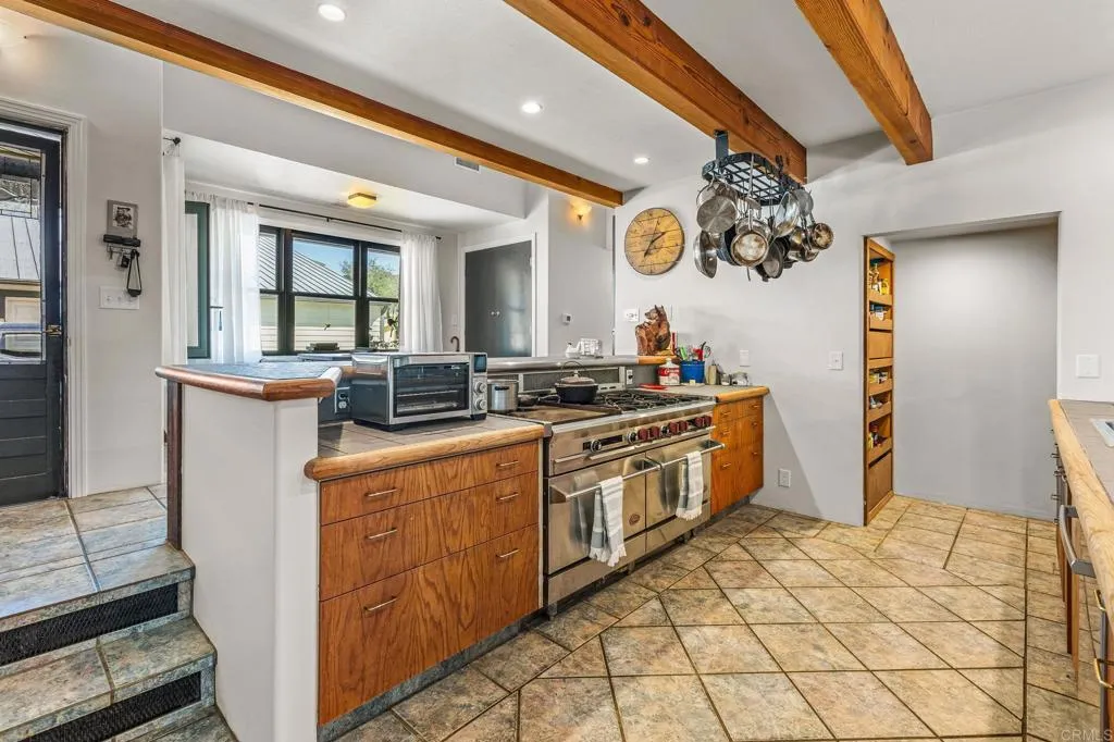 https://cdn.realtyfeed.com/cdn/127/306557364/bfd816e7cd77ec155f1b9413c205cc64.webp