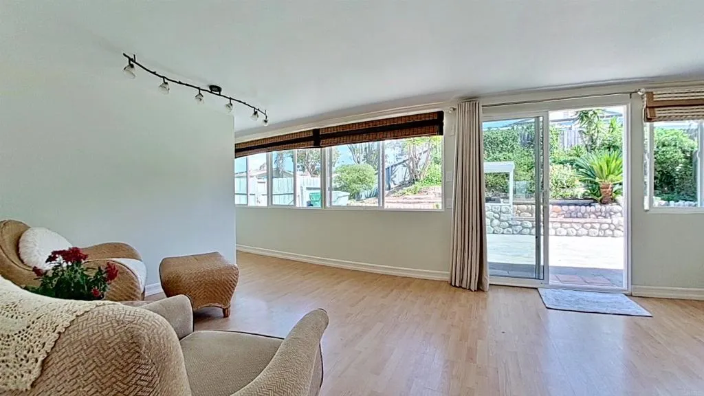 https://cdn.realtyfeed.com/cdn/127/306557379/4b8d6722acf9c977aaa85b08ca708902.webp