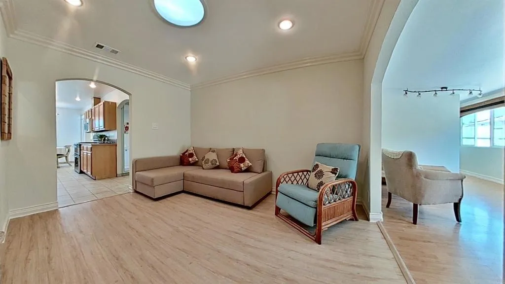 https://cdn.realtyfeed.com/cdn/127/306557379/e8fcd51fe9dcf99bd12f53887f402ba0.webp