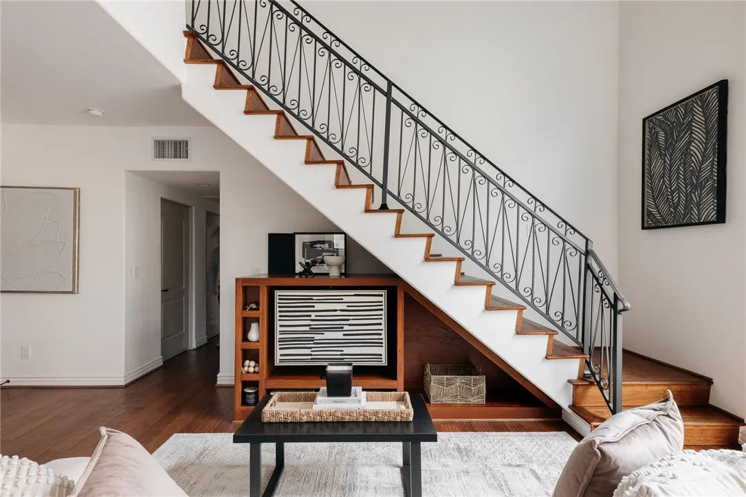 10913 Whipple Street Unit 306, Toluca Lake, CA 91602 - Photo 5 of 25, Toluca Lake, CA