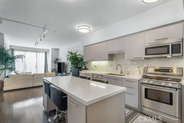 Los Angeles, CA 90025