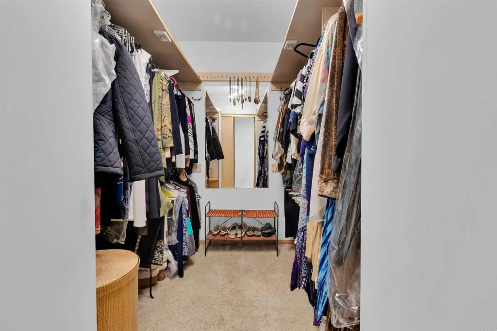 https://cdn.realtyfeed.com/cdn/127/306557486/5a1722ae3f974577aad7204c508fe9c1.webp