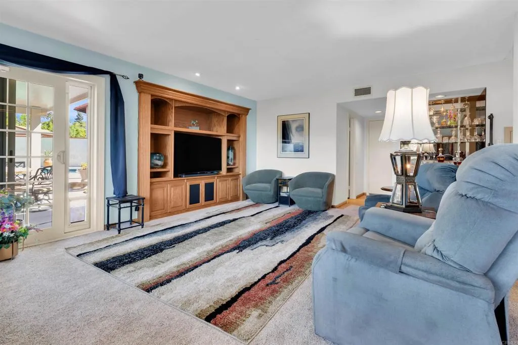 https://cdn.realtyfeed.com/cdn/127/306557486/c7ea2c56dbde0469c326e429c2c11568.webp