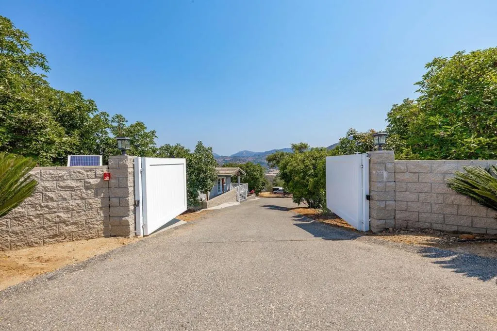 https://cdn.realtyfeed.com/cdn/127/306557493/8809d5d88a3b04c0b457c488a02a10be.webp