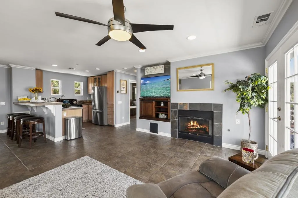 https://cdn.realtyfeed.com/cdn/127/306557493/c7ce4bbbfdec4f54724150925e98a441.webp