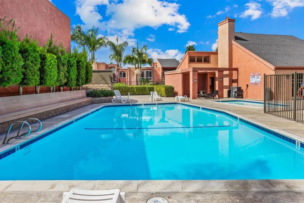 https://cdn.realtyfeed.com/cdn/127/306557555/993888c5d7efff6654cc6e7ab4734de0.webp