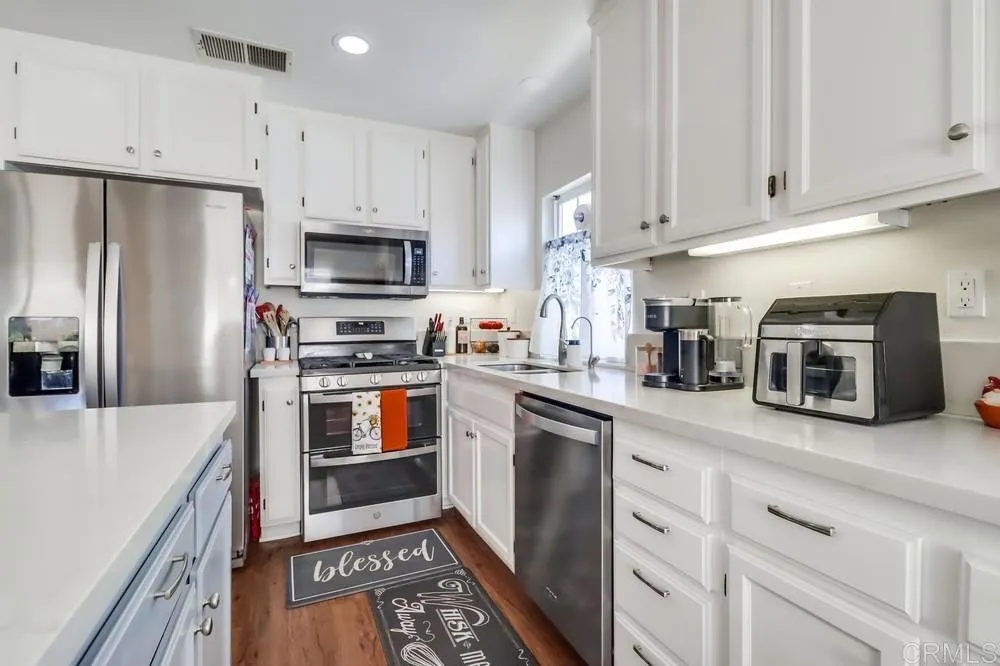 Photo #8: PTP2507526 Listing: Photo #8