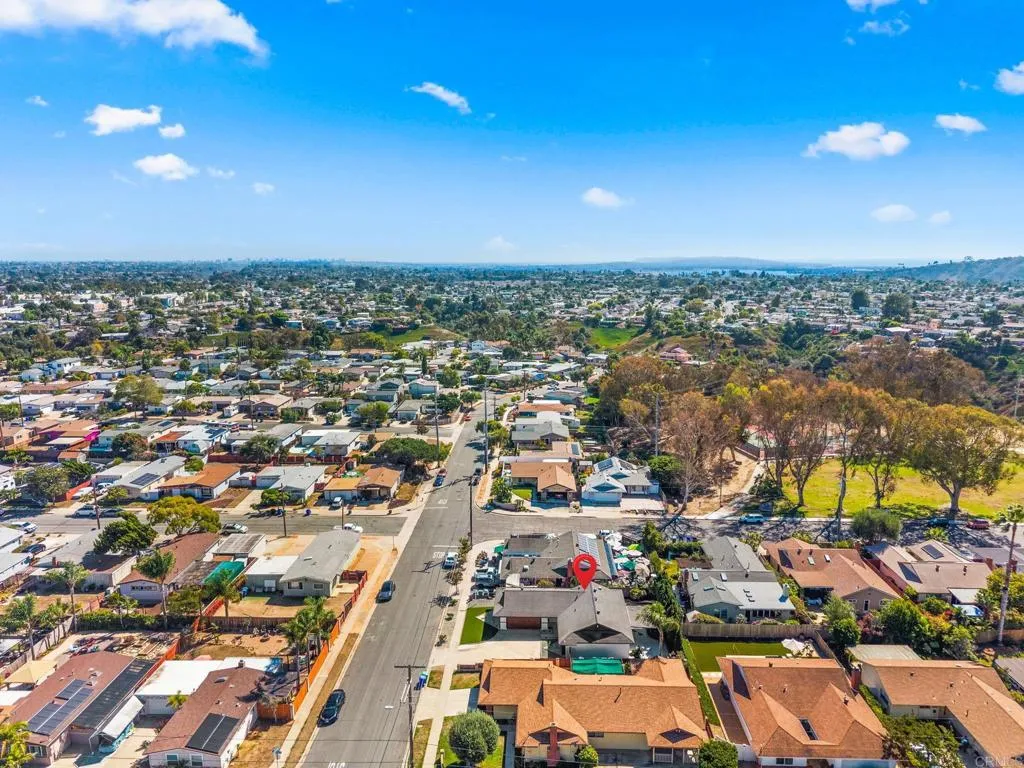 https://cdn.realtyfeed.com/cdn/127/306557675/8b2d50649651921de4c66aeff2dc834e.webp