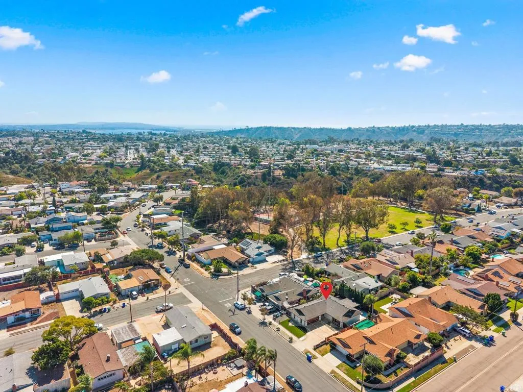 https://cdn.realtyfeed.com/cdn/127/306557675/de536da6819c54e3b2c7cfbfc29ed55d.webp