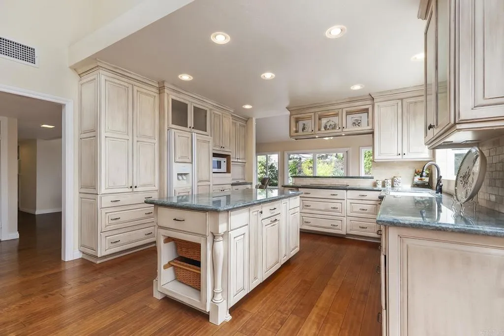 https://cdn.realtyfeed.com/cdn/127/306557682/8e06b41089057947f71a3a7d5e52fce3.webp