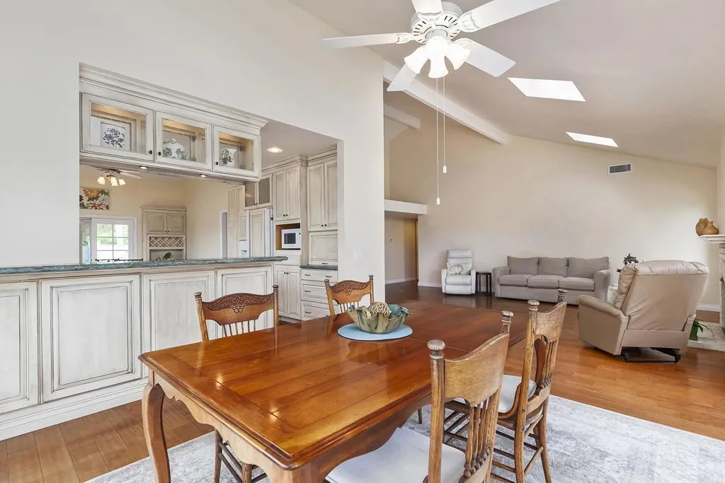 https://cdn.realtyfeed.com/cdn/127/306557682/992d22ab5d3bb4edfc89a91df85fd7af.webp