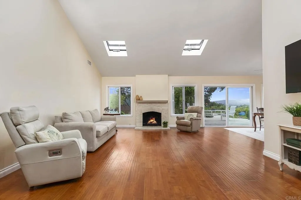 https://cdn.realtyfeed.com/cdn/127/306557682/a72e38a0256d498ae867a02557ab7716.webp