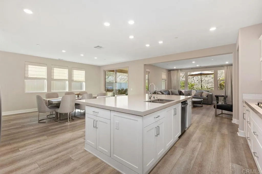 https://cdn.realtyfeed.com/cdn/127/306557713/b2fc15cbbc85a521e2d3bdc9f2885653.webp
