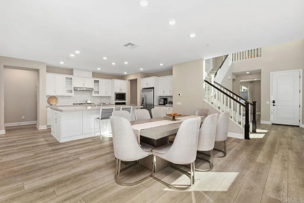 https://cdn.realtyfeed.com/cdn/127/306557713/c95b591b426aceb69a541d9f4d4a448a.webp