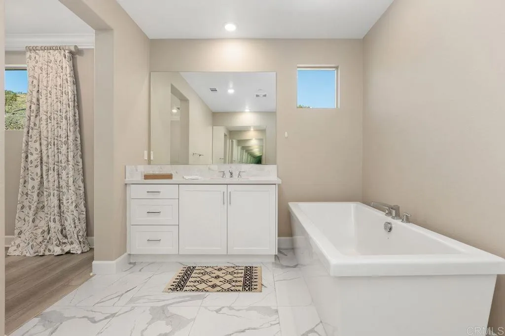 https://cdn.realtyfeed.com/cdn/127/306557713/f83d99992d960804a21a7861c9fecfce.webp