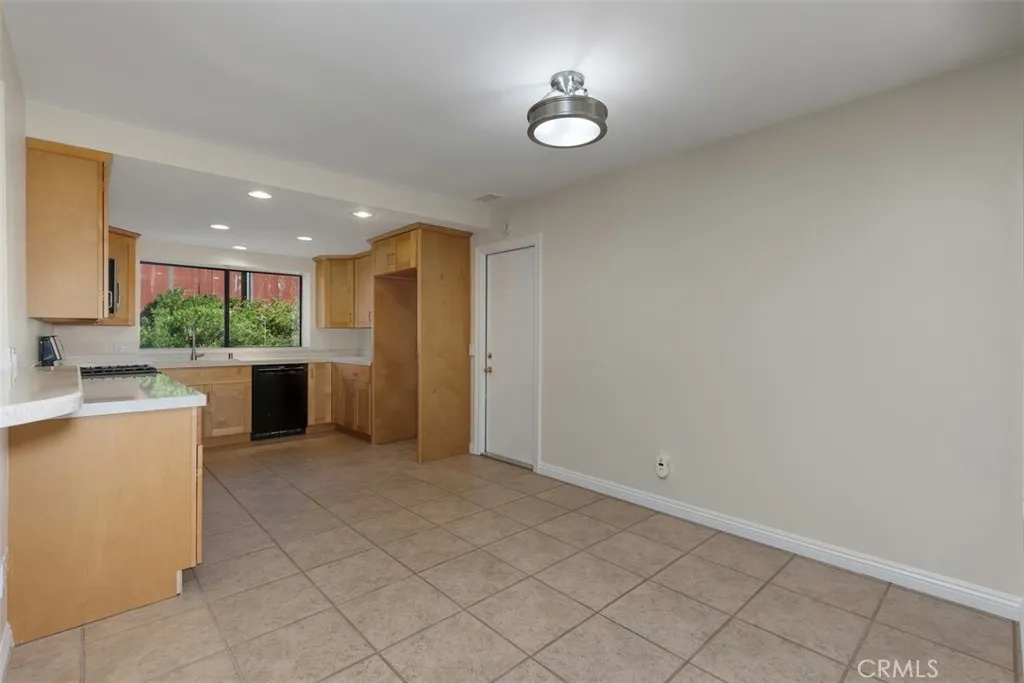 https://cdn.realtyfeed.com/cdn/127/306557716/056e4565d419ef612b6c229d328e597e.webp