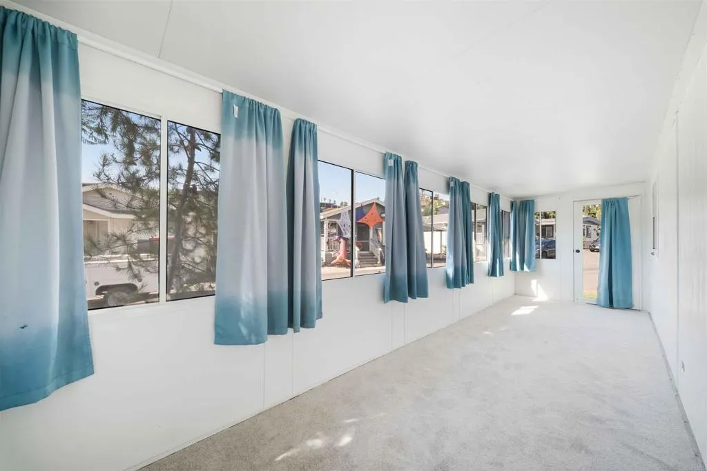 https://cdn.realtyfeed.com/cdn/127/306557777/21b6b4c90cc555414f8c8b39a844aa58.webp