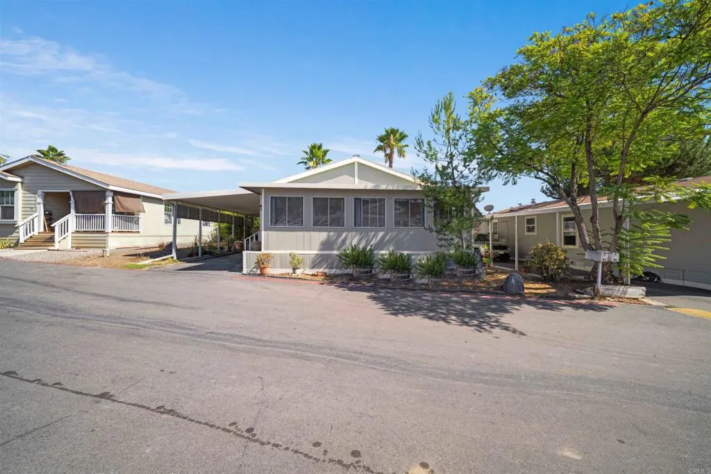 https://cdn.realtyfeed.com/cdn/127/306557777/f85d4e05faaa9436caad4d39df0cff7f.webp