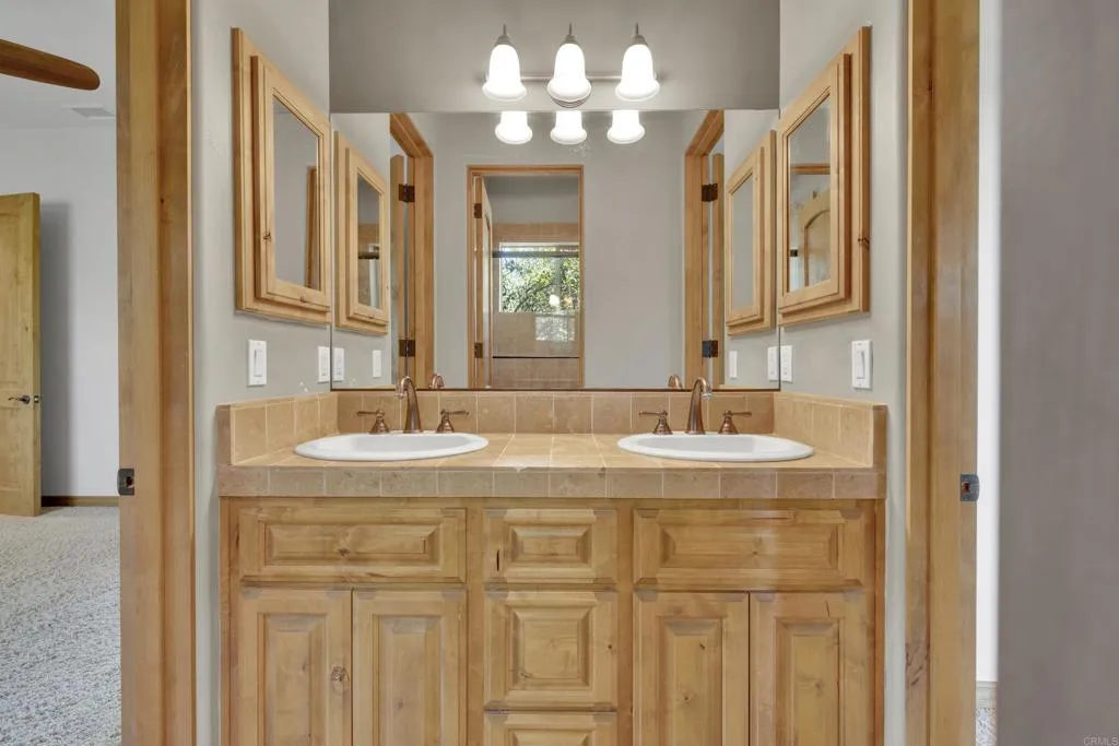 https://cdn.realtyfeed.com/cdn/127/306557795/0023eb45279d60aaf35af50eef441766.webp