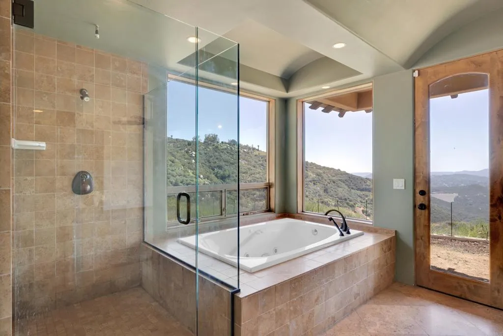 https://cdn.realtyfeed.com/cdn/127/306557795/0489ec751c4463de3930970410ab8047.webp