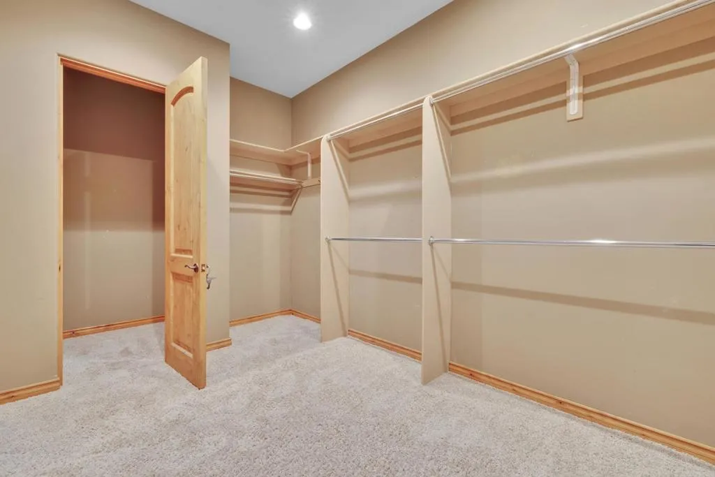 https://cdn.realtyfeed.com/cdn/127/306557795/19d6dd4920704fded852a7618f7f9b54.webp