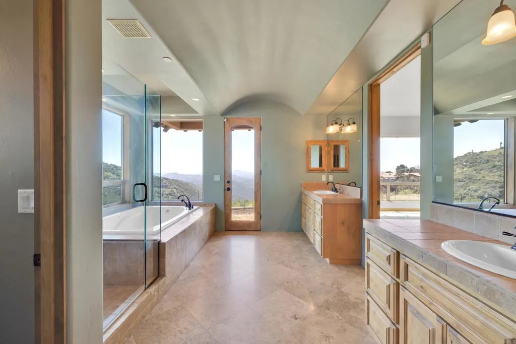 https://cdn.realtyfeed.com/cdn/127/306557795/2782b68b58afaf37eba32f1d9d06fb6f.webp