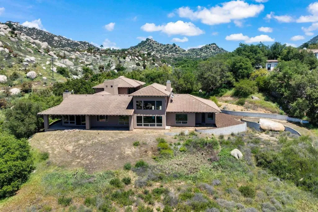 https://cdn.realtyfeed.com/cdn/127/306557795/480ac03db92afe9e2479e1b1b6260303.webp