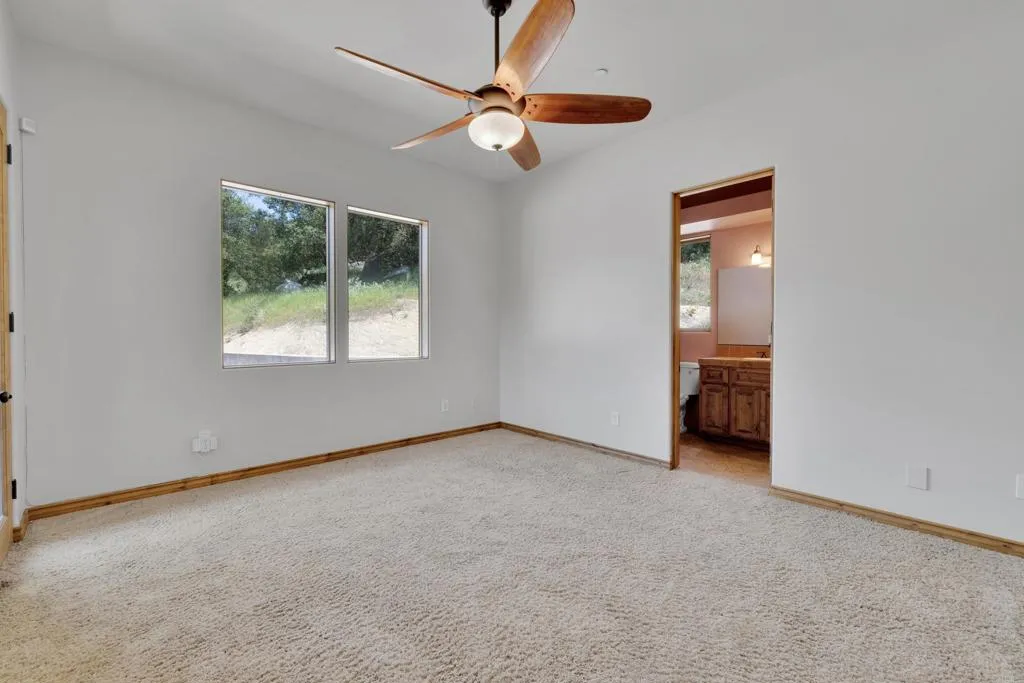 https://cdn.realtyfeed.com/cdn/127/306557795/6fccd3e171be8dc157bd9f5a5480b039.webp