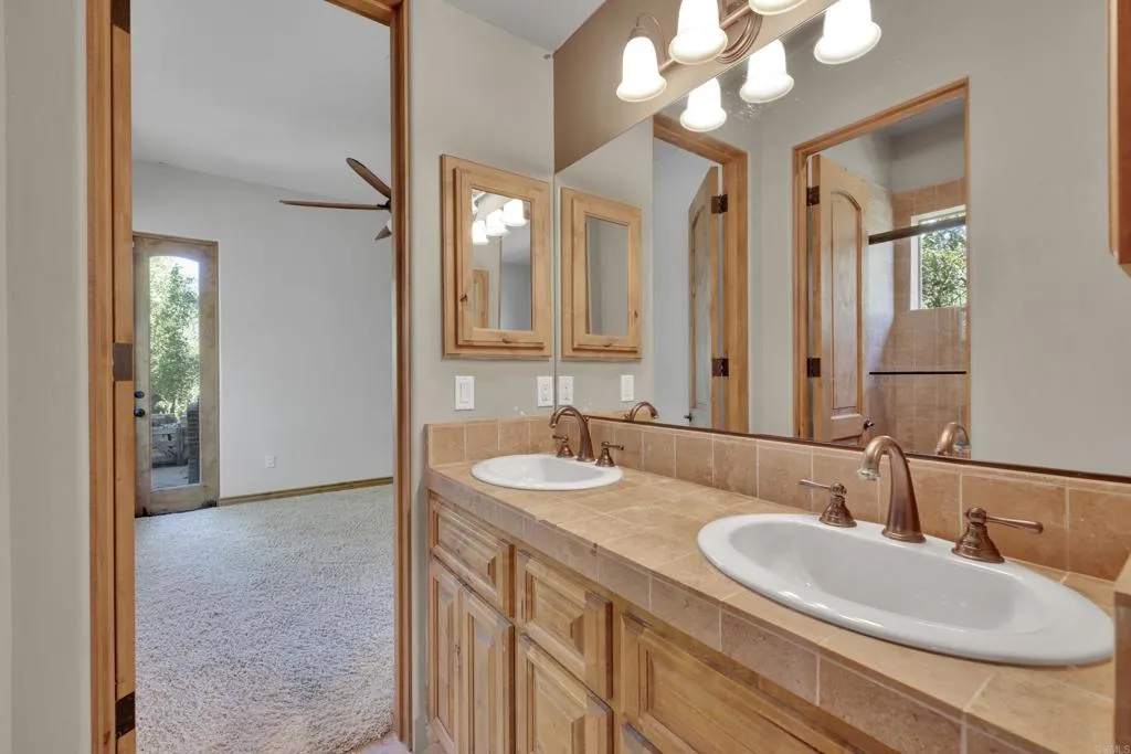 https://cdn.realtyfeed.com/cdn/127/306557795/c1df8d452635740c4e5f18b2ba1fdf59.webp