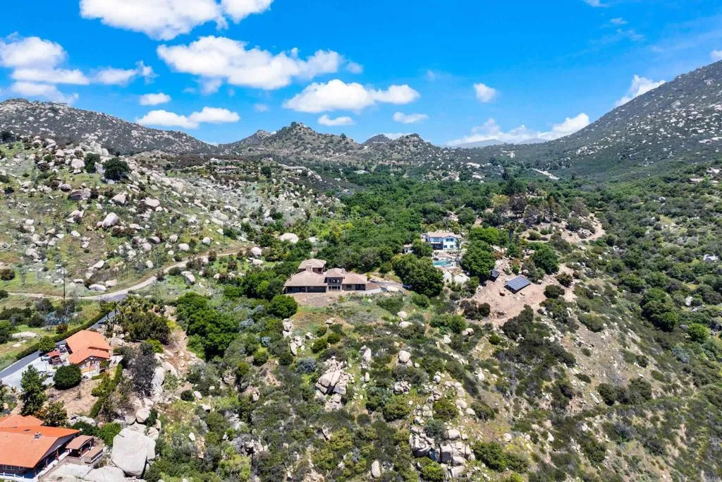 https://cdn.realtyfeed.com/cdn/127/306557795/cc28ebfc5004c47ecacece2891df943c.webp
