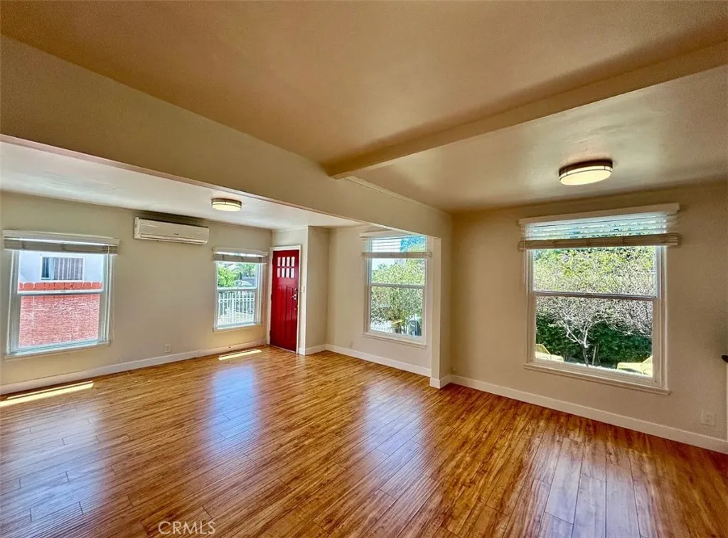 Los Angeles, CA 90019