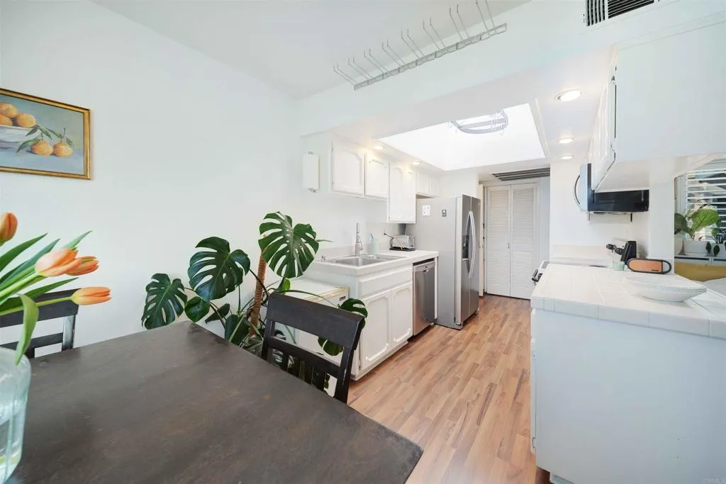 https://cdn.realtyfeed.com/cdn/127/306557817/e6564d871f4fc43f30b0564460ff3cc8.webp