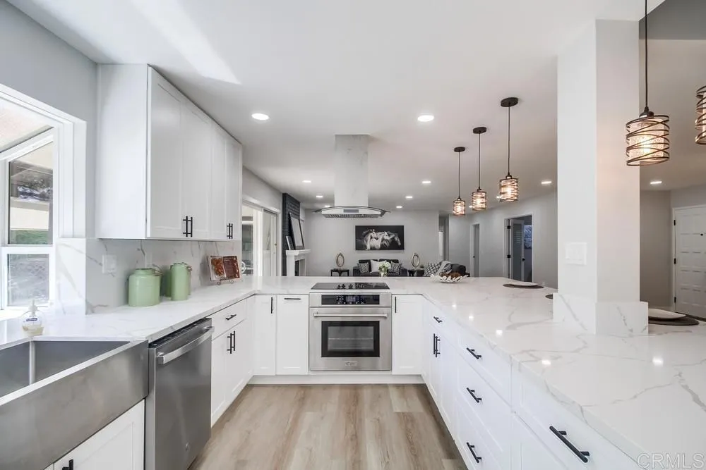 https://cdn.realtyfeed.com/cdn/127/306557844/aaefbfc83d9547fca84d14baa059e3cd.webp
