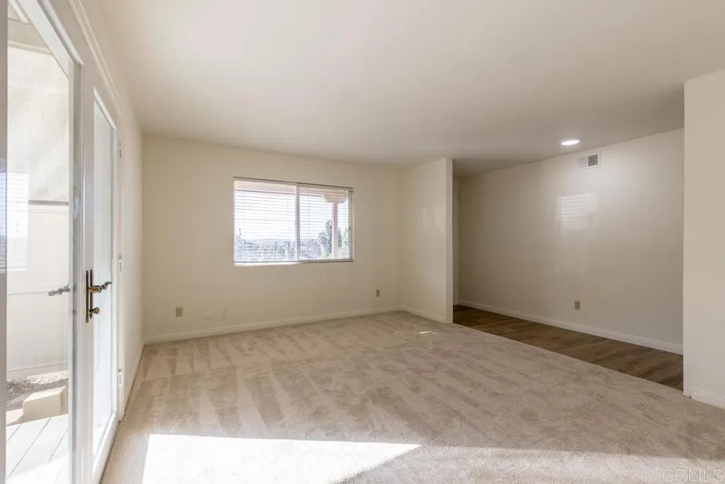https://cdn.realtyfeed.com/cdn/127/306557870/aa062fe0dcfd6f300af7eecec89a43cb.webp