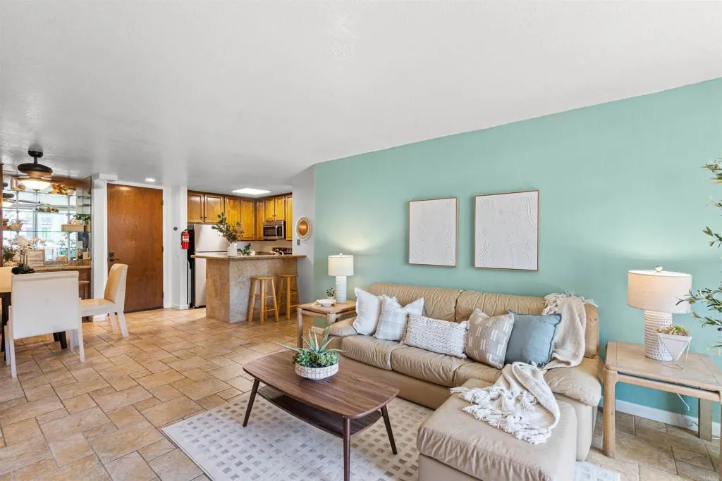 https://cdn.realtyfeed.com/cdn/127/306557871/b354421b11ca84a8e4bb88f1bec929ec.webp