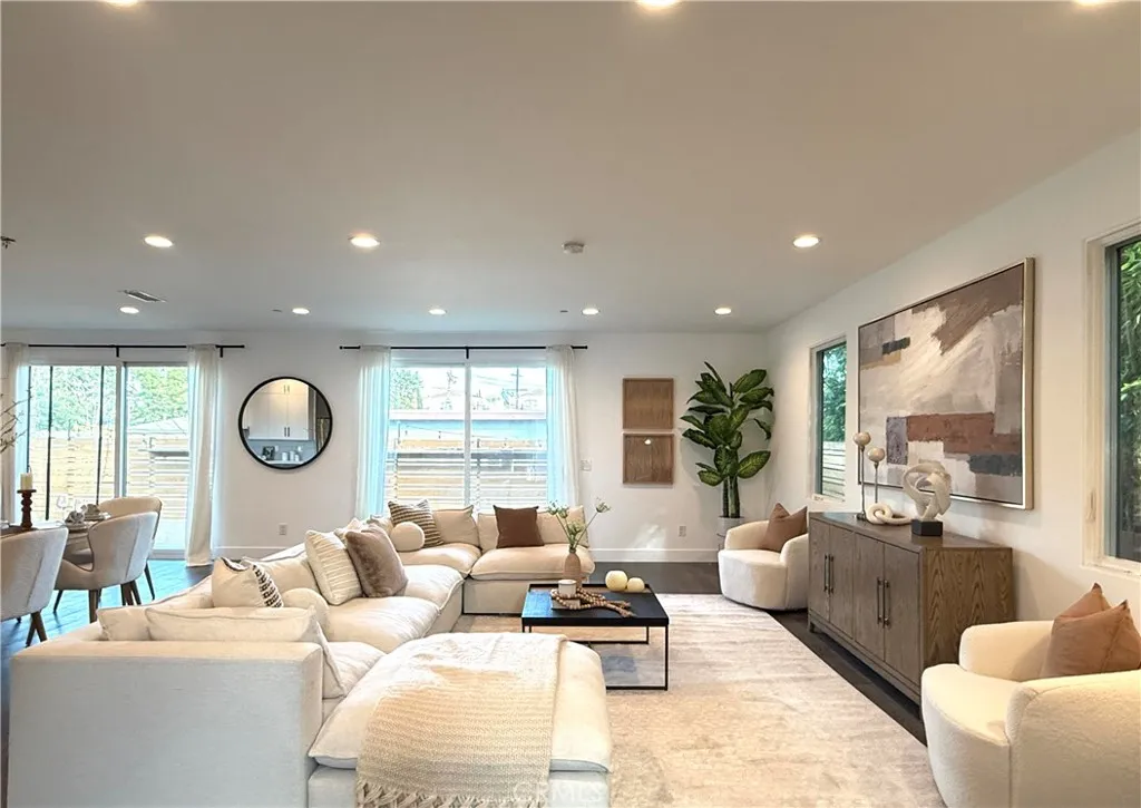 542 N Commonwealth Avenue, Silver Lake, CA 90004 - Photo 4 of 18, Silver Lake, CA