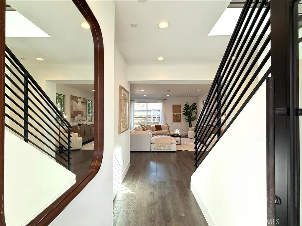 542 N Commonwealth Avenue, Silver Lake, CA 90004 - Photo 3 of 18, Silver Lake, CA