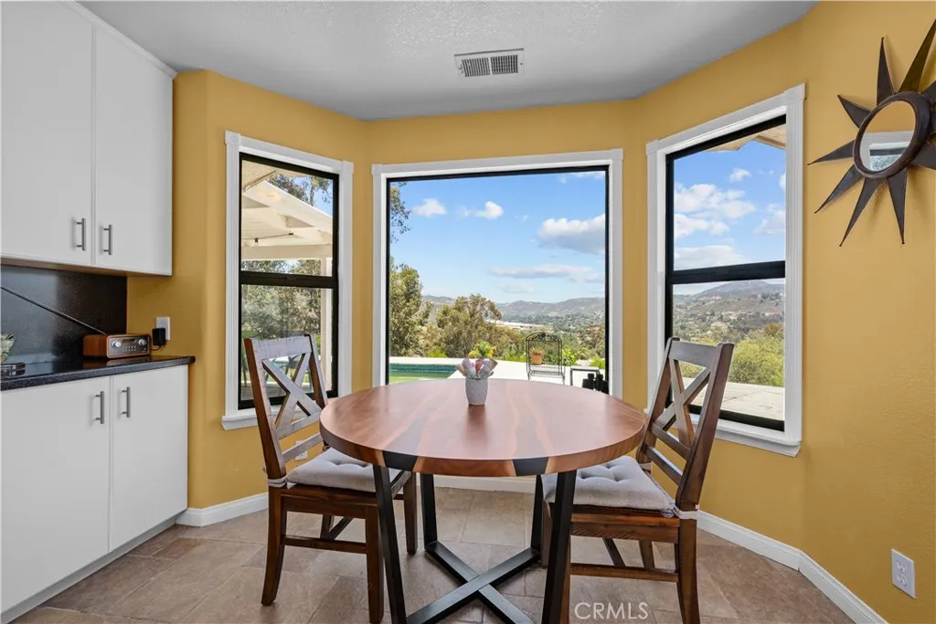 https://cdn.realtyfeed.com/cdn/127/306557922/1a21032a05fe91279c98fc56e40ee0e9.webp