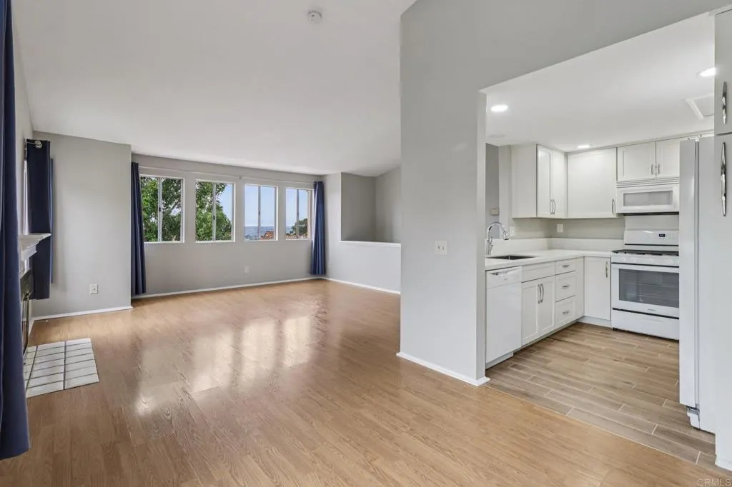 https://cdn.realtyfeed.com/cdn/127/306558018/0b49195f6dc9bc5b67c58e3b02ec39f4.webp