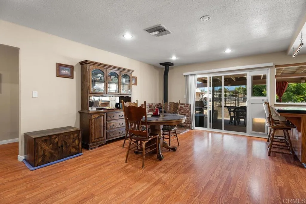 https://cdn.realtyfeed.com/cdn/127/306558036/1ad4764f6f49c6e2056163ce41e7e1ad.webp