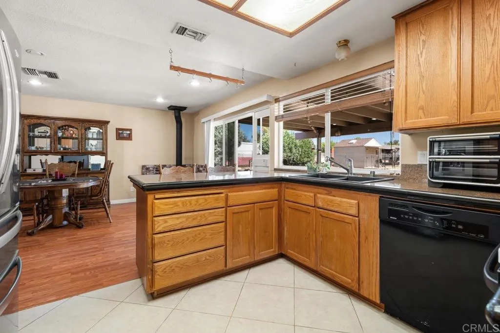 https://cdn.realtyfeed.com/cdn/127/306558036/974cc7199a0b0c27d4ba7d39adeda610.webp