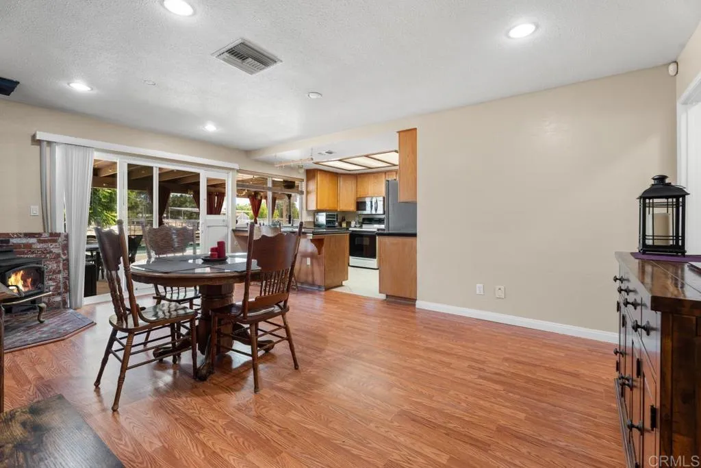 https://cdn.realtyfeed.com/cdn/127/306558036/fe1f45dc1691e9e5746d78ca073e008f.webp